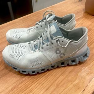 On cloud women’s running shoes
